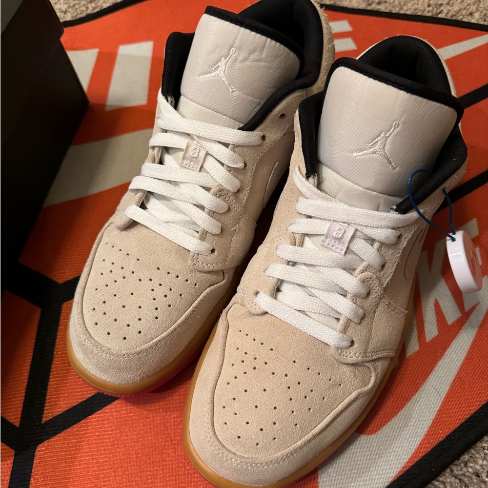 Nike Jordan 1 Low White Gum Hyper Pink used men’s size 10 women’s 11.5